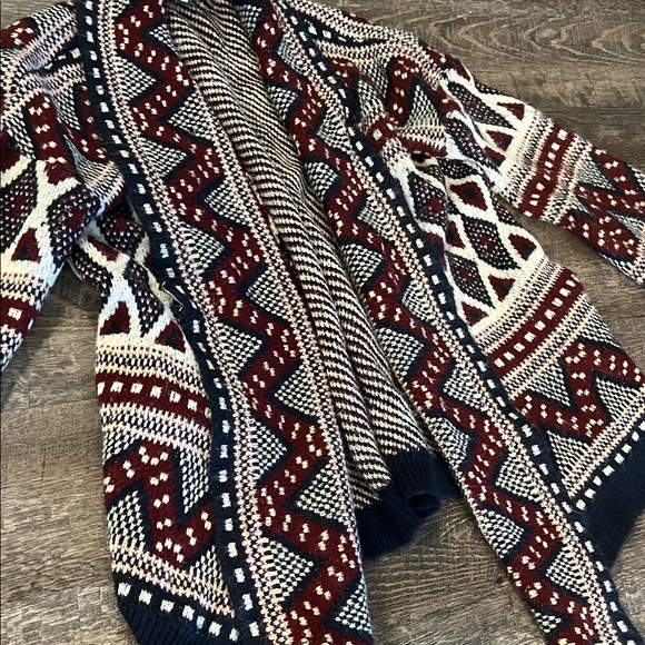 Geometric Patterned Cardigan - Picture 2 of 9